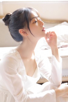 韩国咬住奶头的乳三级